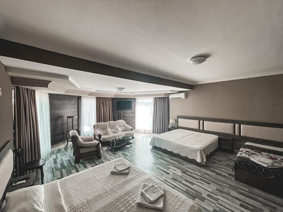 Discovery Hotel Kutaiszi Kültér fotó