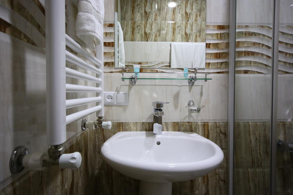 Discovery Hotel Kutaiszi Szoba fotó