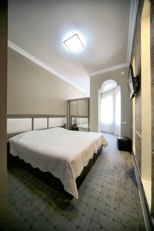 Discovery Hotel Kutaiszi Kültér fotó
